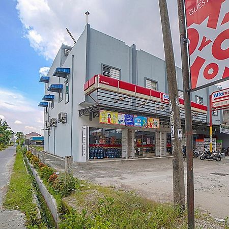 Oyo 90637 尼卡罗之家酒店 棉兰 外观 照片