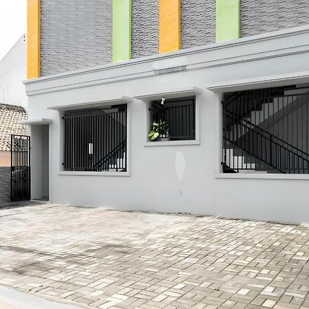 Oyo 90637 尼卡罗之家酒店 棉兰 外观 照片